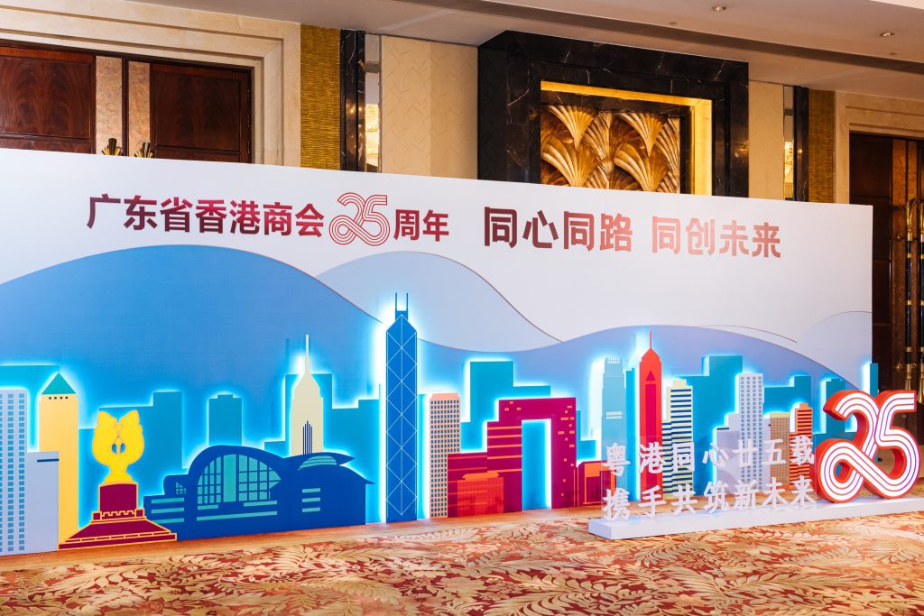 广东省香港商�?5周年晚会现场2