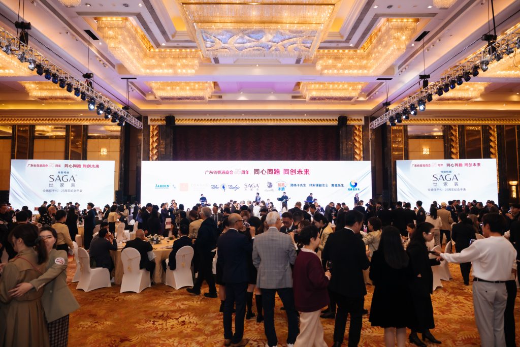 广东省香港商�?5周年晚会现场3